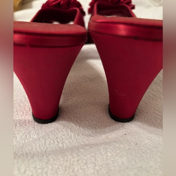 Vintage Daniel Green satin rosette mules heels -see measurements 1950’s - Picture 9 of 13